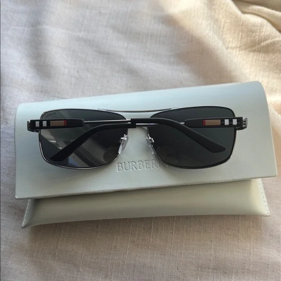 Burberry Black/Cream Sunglasses Burberry | Accessories | Burberry Blackcream Sunglasses  main image 4